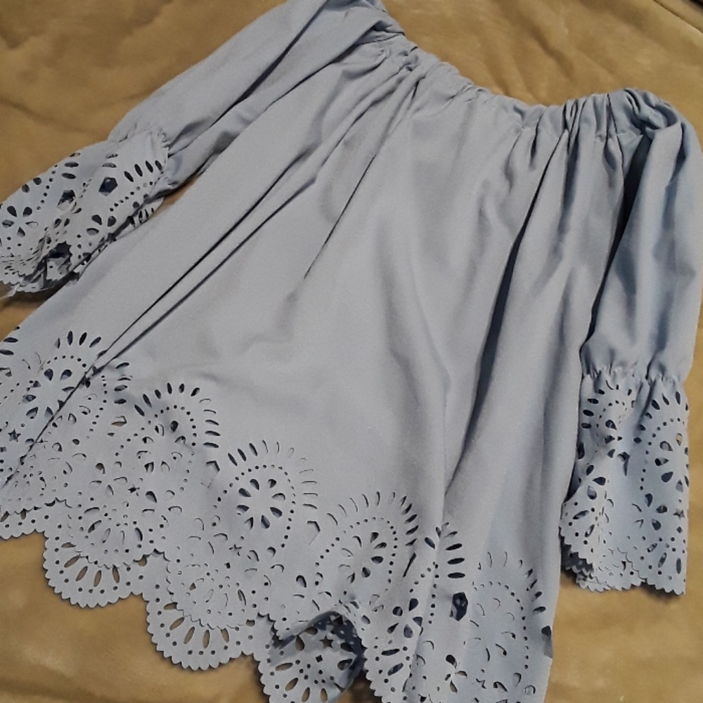Size small peasant top